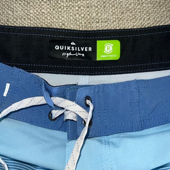 Quicksilver Men’s Everyday Stripe 19” Boardshort, size 38. Like new - Picture 2 of 3
